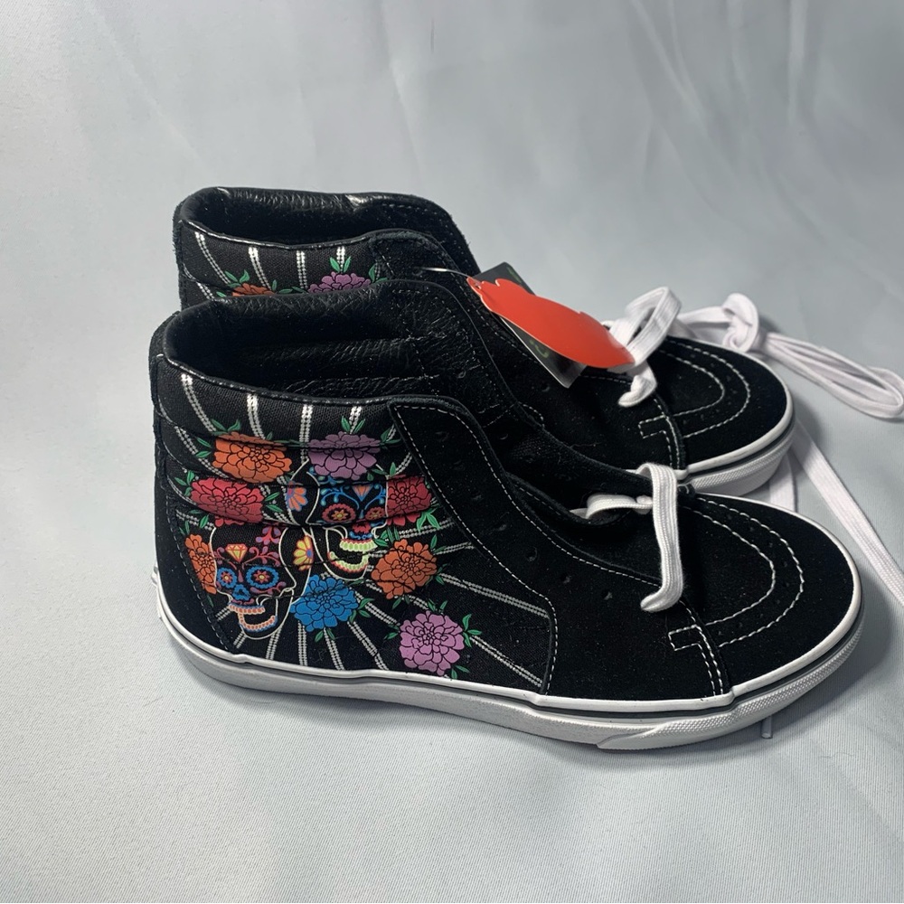 Vans women Black High-Top Sneakers with Colorful Floral Embroidery